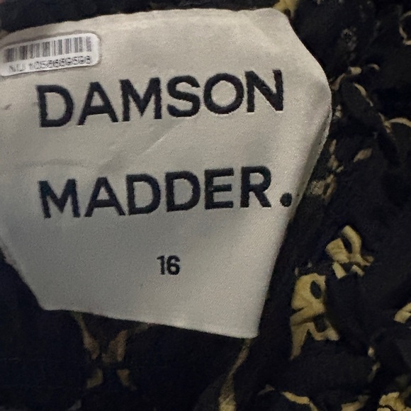 Chic Black and Gold Patterned Midi Dress - Picture 3 of 3